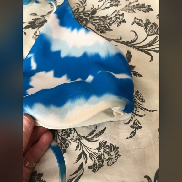 Blue and white wrap around bikini - Picture 4 of 4
